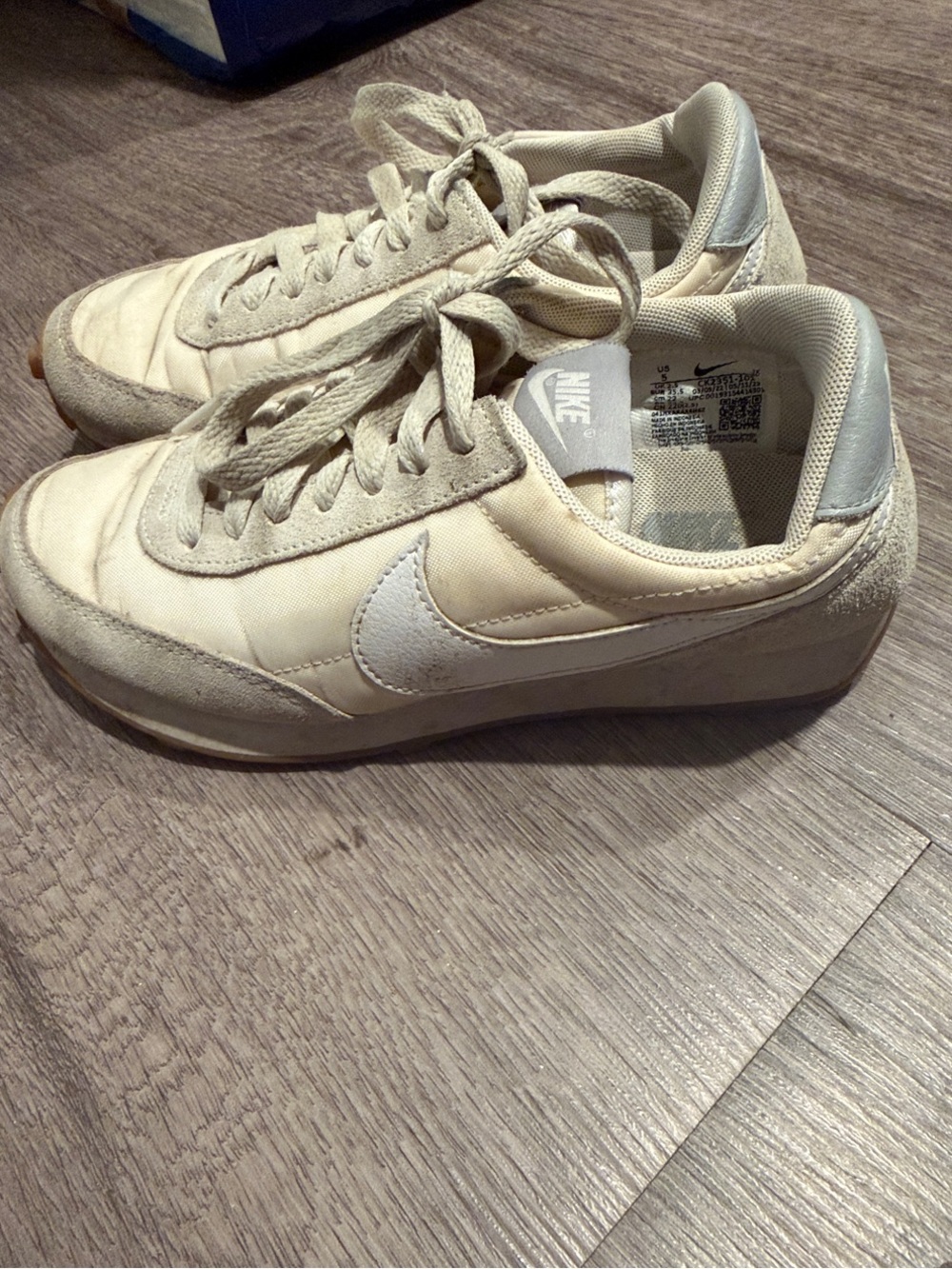 Nike Cream and White Day Breakers